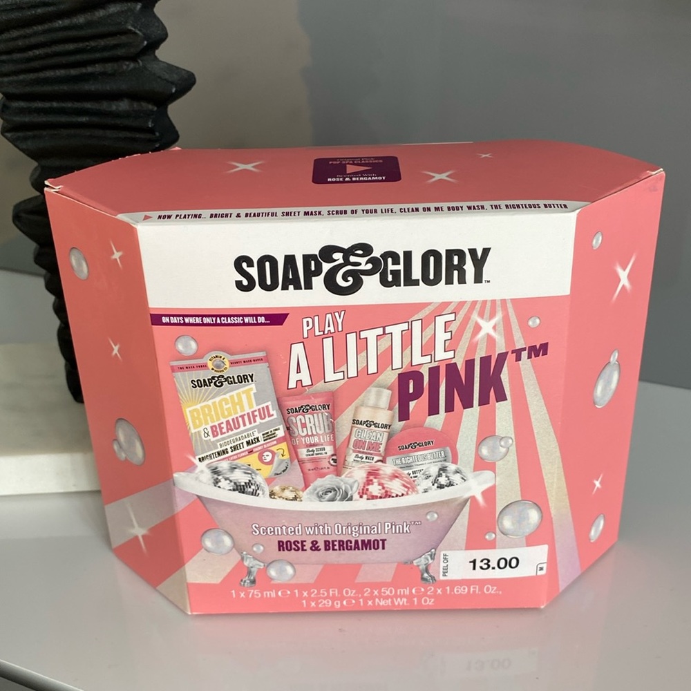 Soap & Glory Play a Little Pink spa gift set 💕